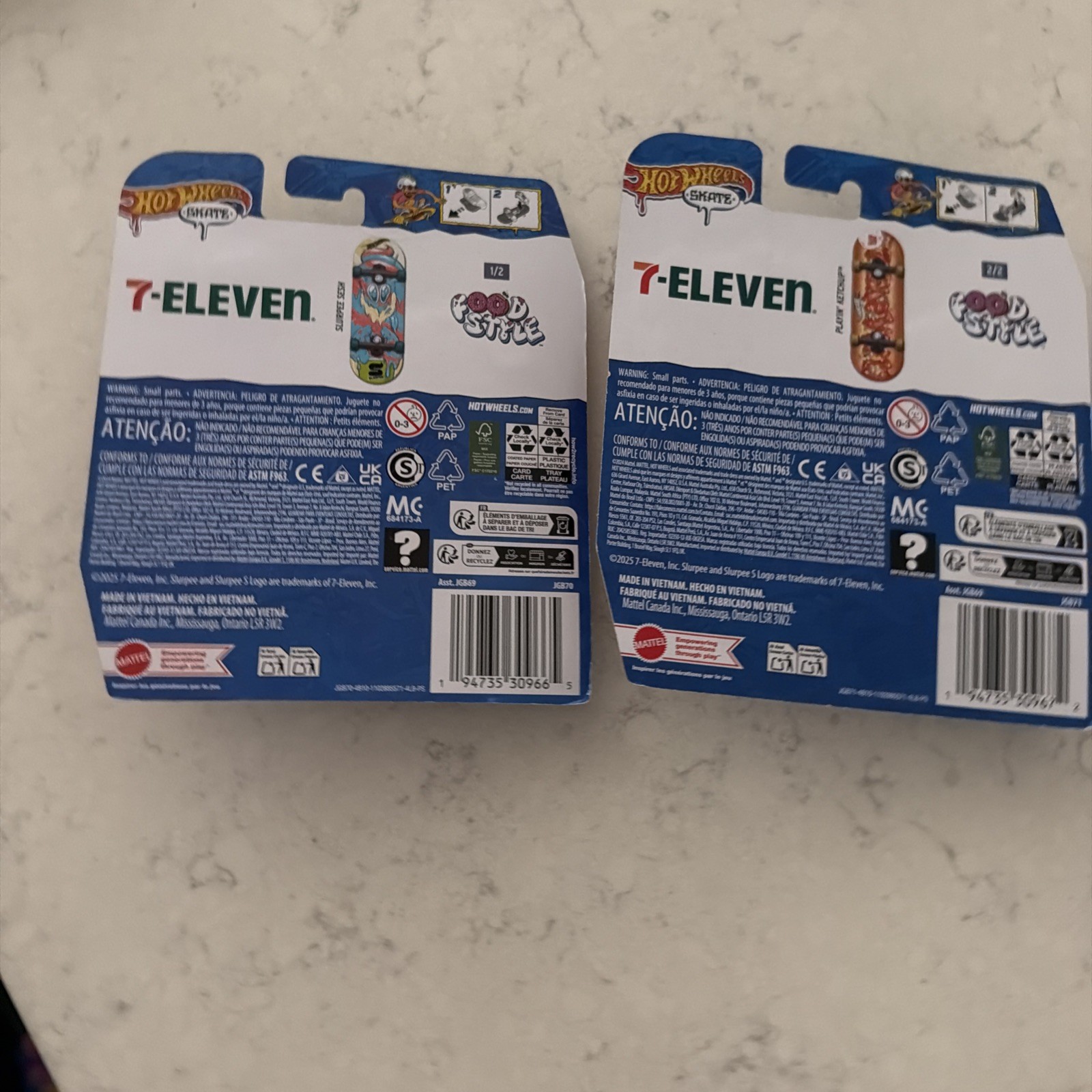 Hot Wheels Skate Fingerboard Food Style 711 Gas Station EXCLUSIVE Lot Of 2 Set