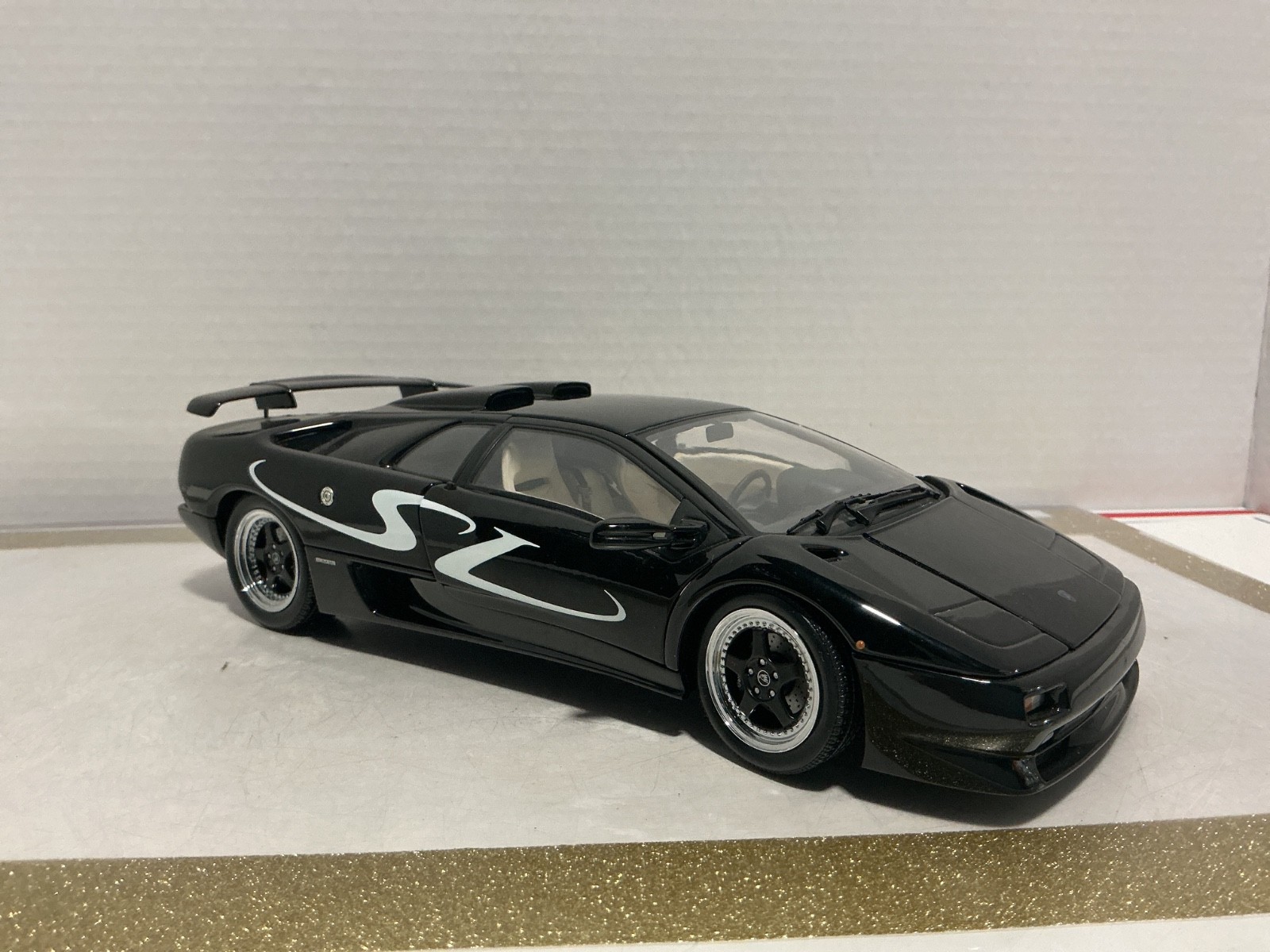 1/18 AUTO ART LAMBORGHINI DIABLO BLACK ON TAN