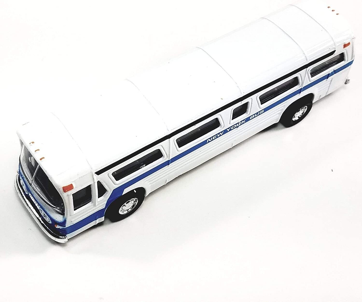 Showcast Classic New York City Central Station White City Bus 1/64 Scale Diecast