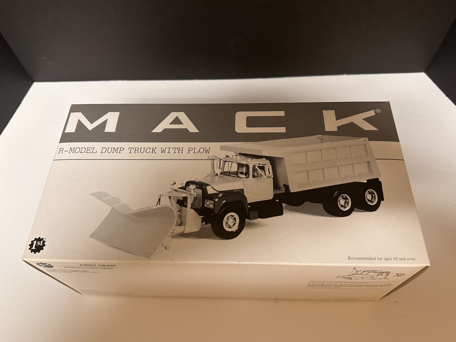 First Gear 19-2396 Mack Dump Truck W/Snow Plow Chicago Streets & San New in Box