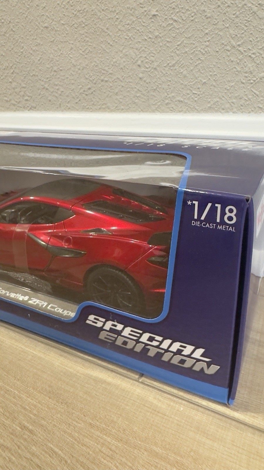 MAISTO. 1:18 Die-Cast Special Edition CHEVY CORVETTE ZR1 Coupe RED Open