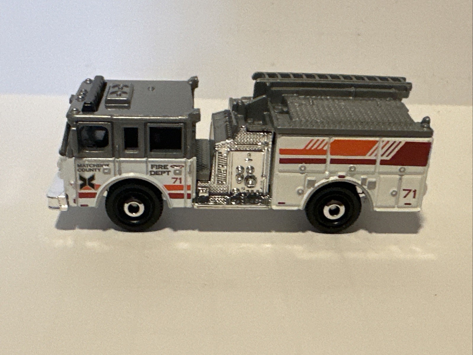 2023 White Pierce Arrow XT Matchbox County Fire Engine Truck Toy Car Gift Kid