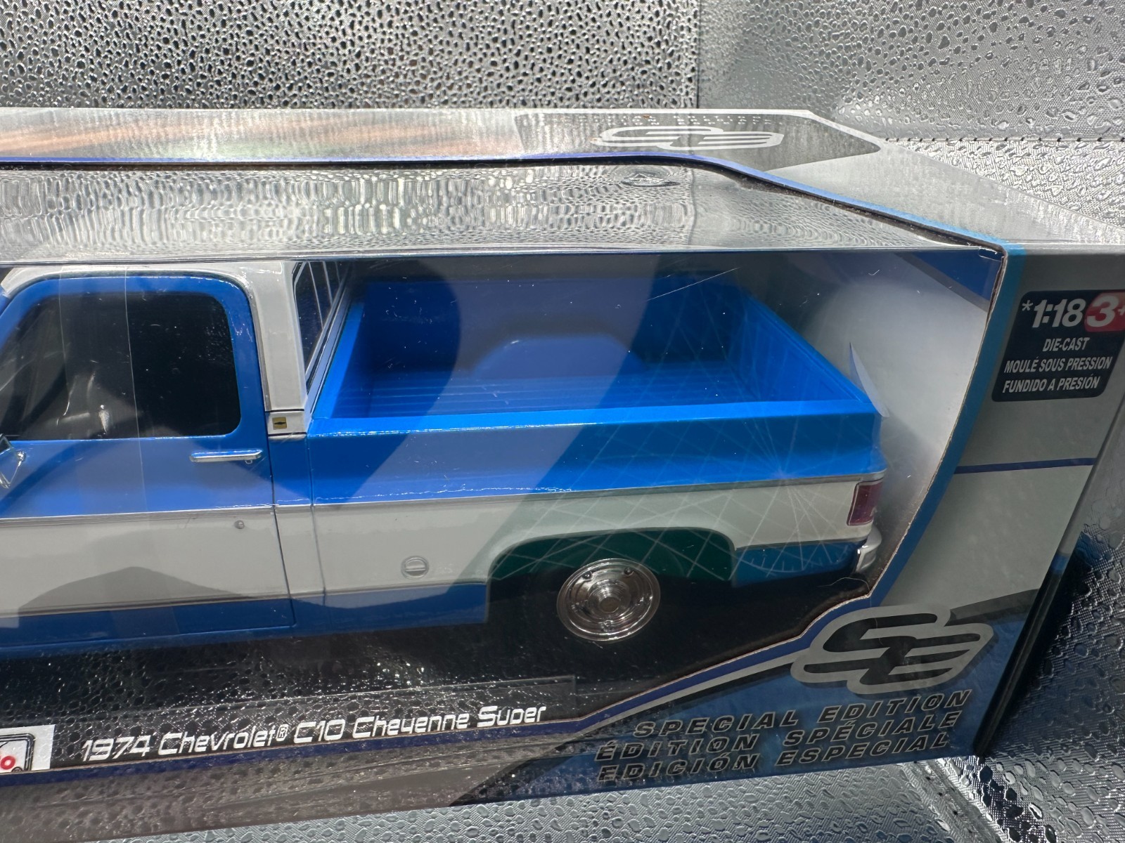 1974 Chevrolet C10 Cheyenne Super- 1:18 Scale Maisto Special Edition Diecast Mod