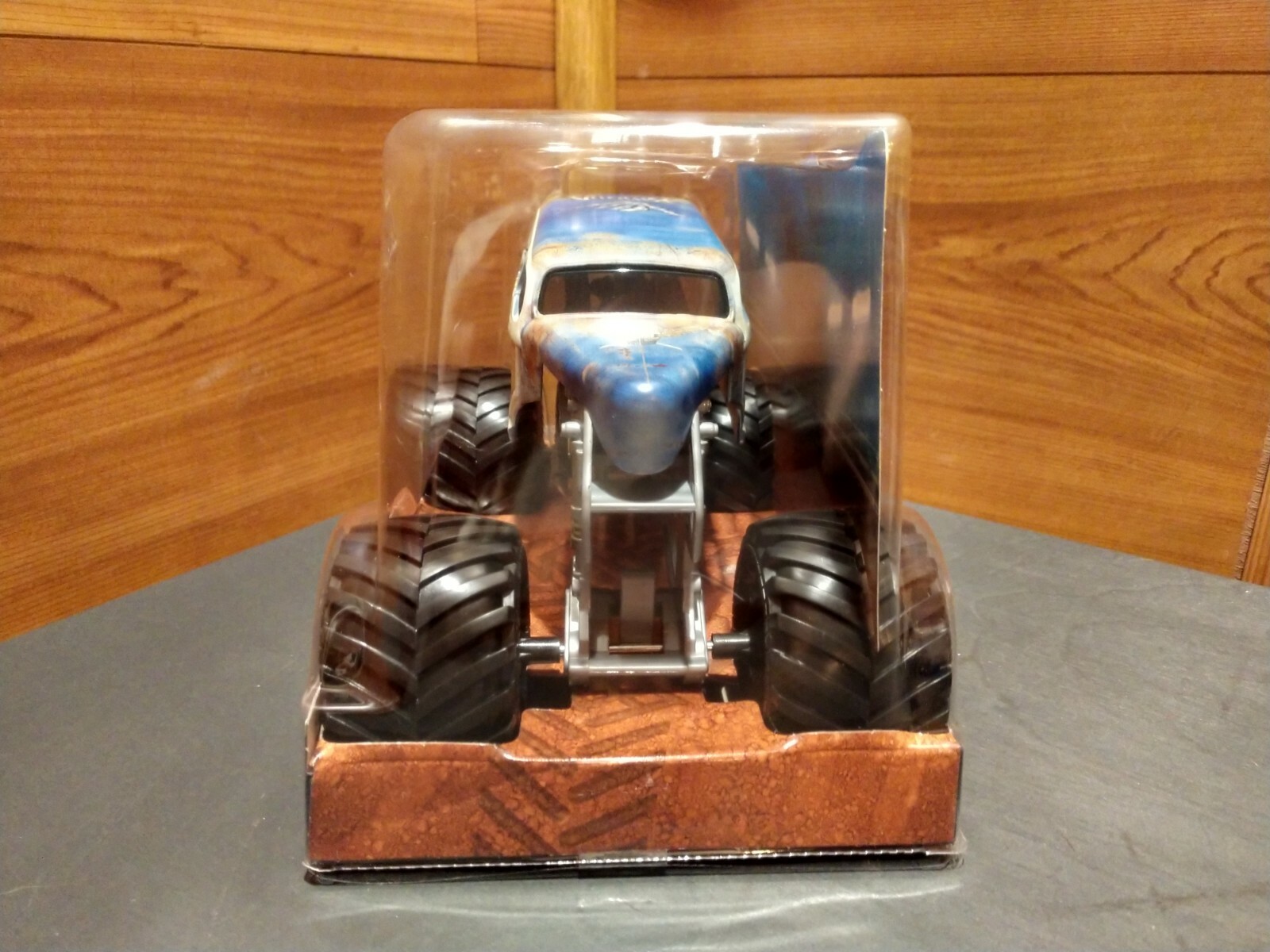 MONSTER JAM 2020 “BIG KAHUNA”™ 1/24 DIE-CAST BY TRUE METAL™