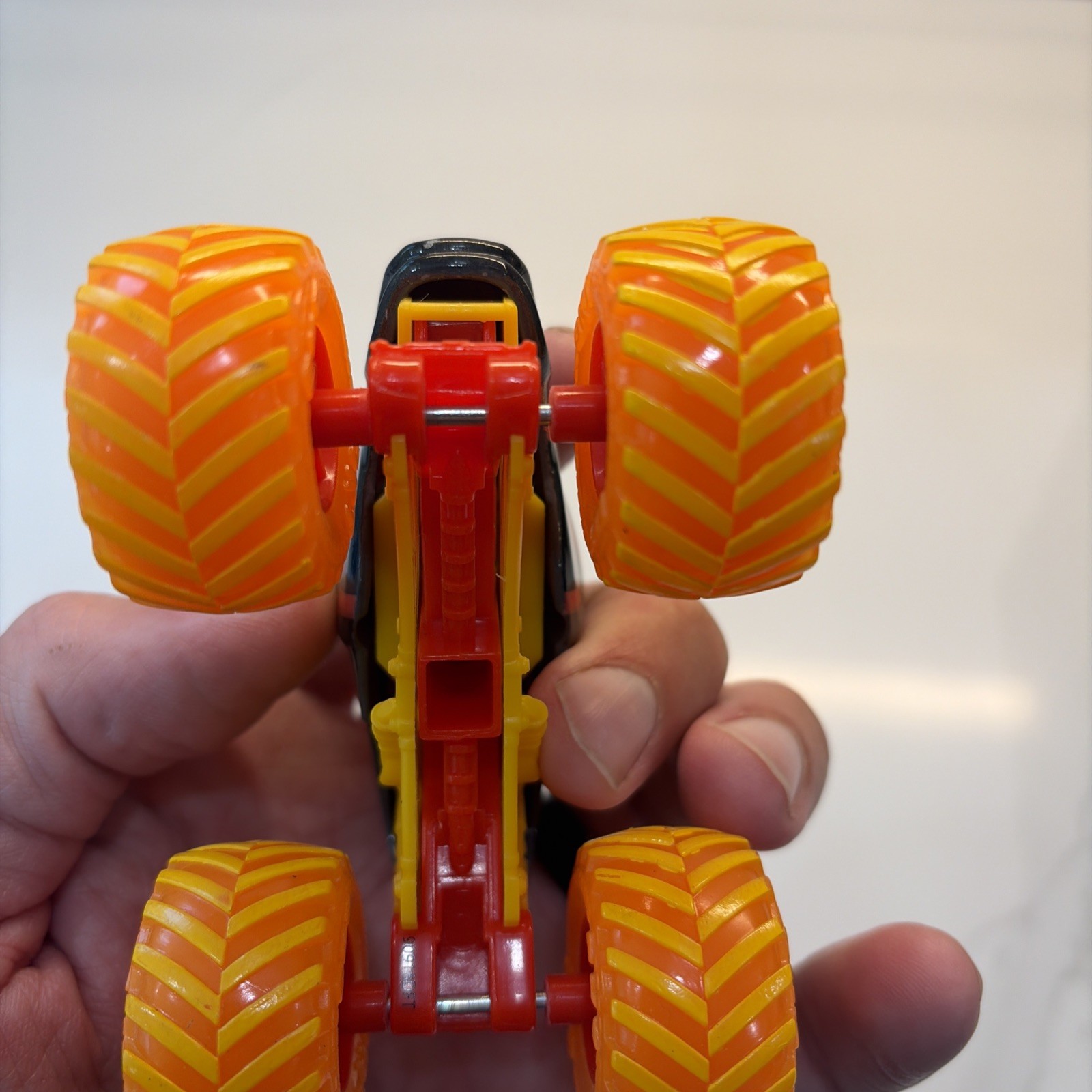 Spin Master Monster Jam Horse Power Fire & Ice Truck 1:64 Orange Wheels (read)
