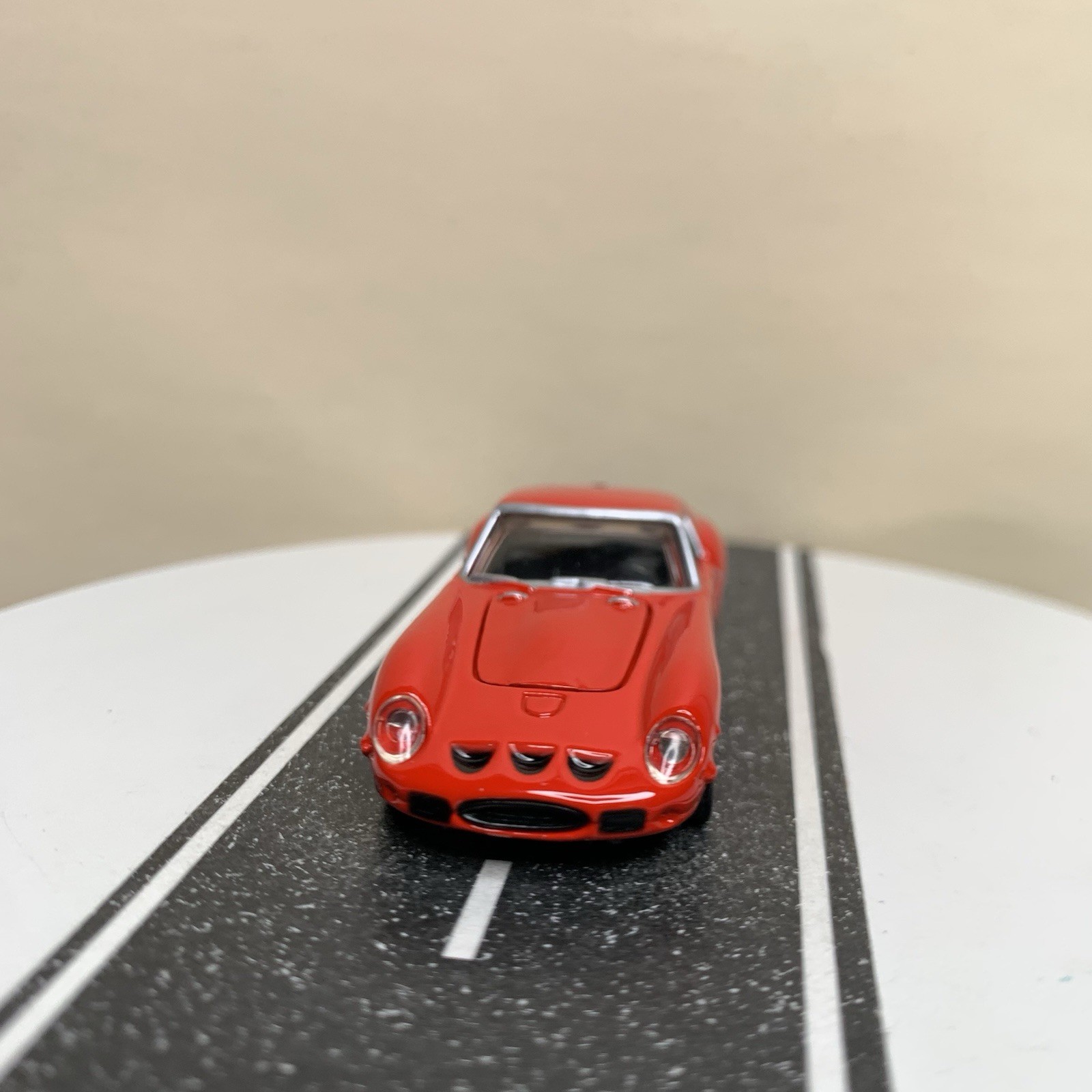 2005 Hot Wheels 100% Oil Can Showcase Series 1962 Ferrari 250 GTO Red 1:64 NM