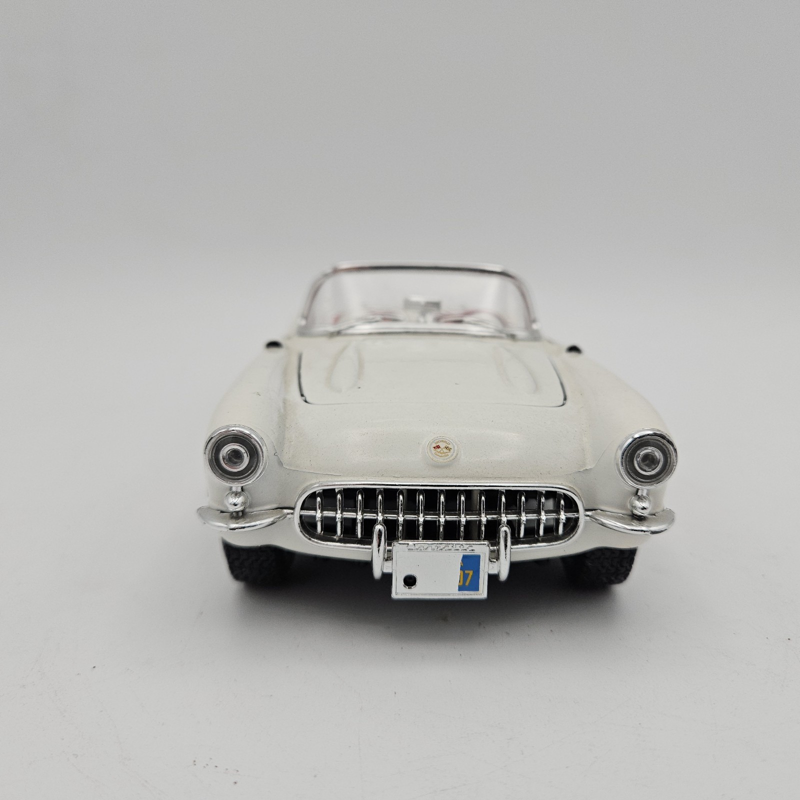 Burago 1:24 Diecast 1957 Chevrolet Corvette White & Red No Box