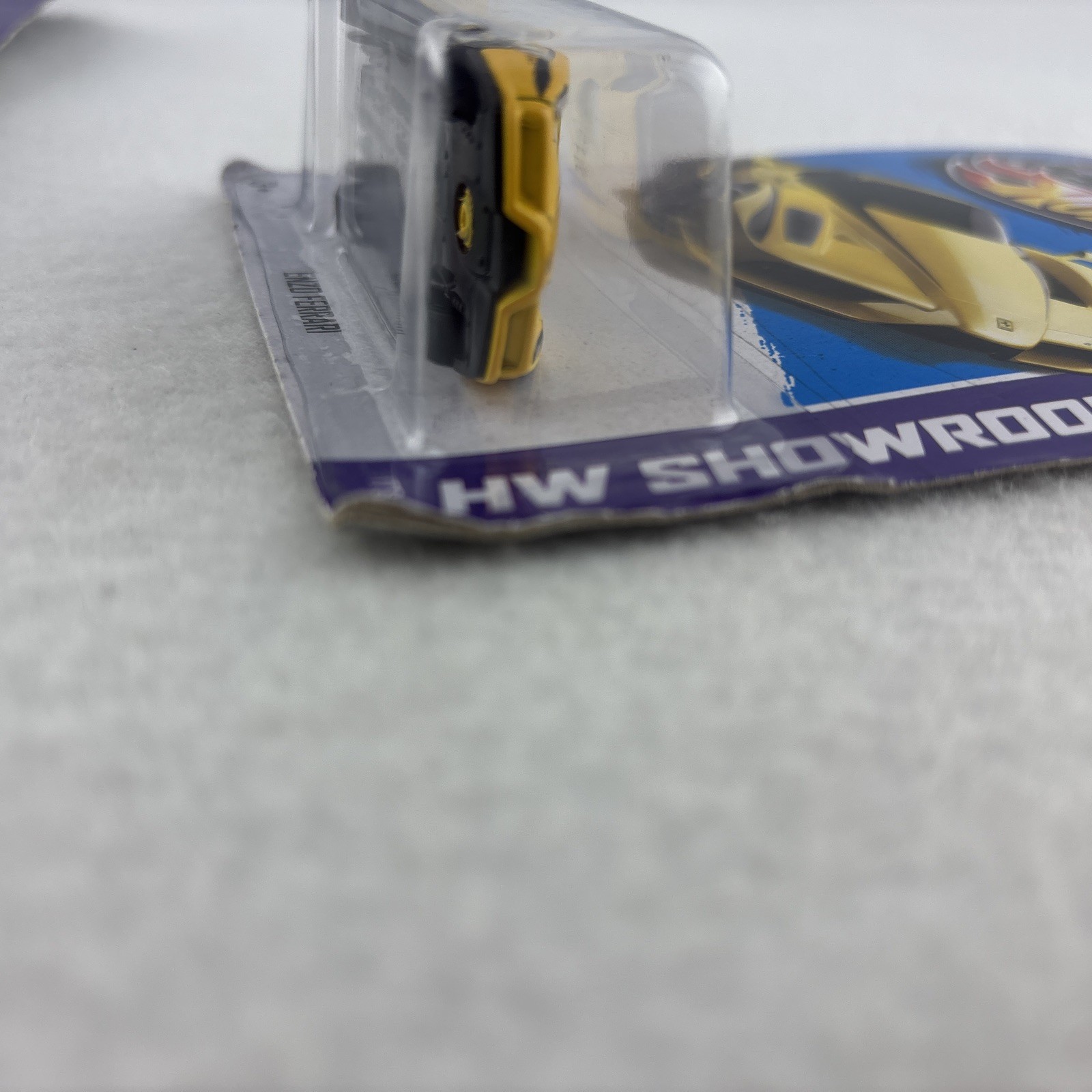 Hot Wheels Enzo Ferrari (Yellow) & F12berlinetta (Red) – HW Showroom Series 2013
