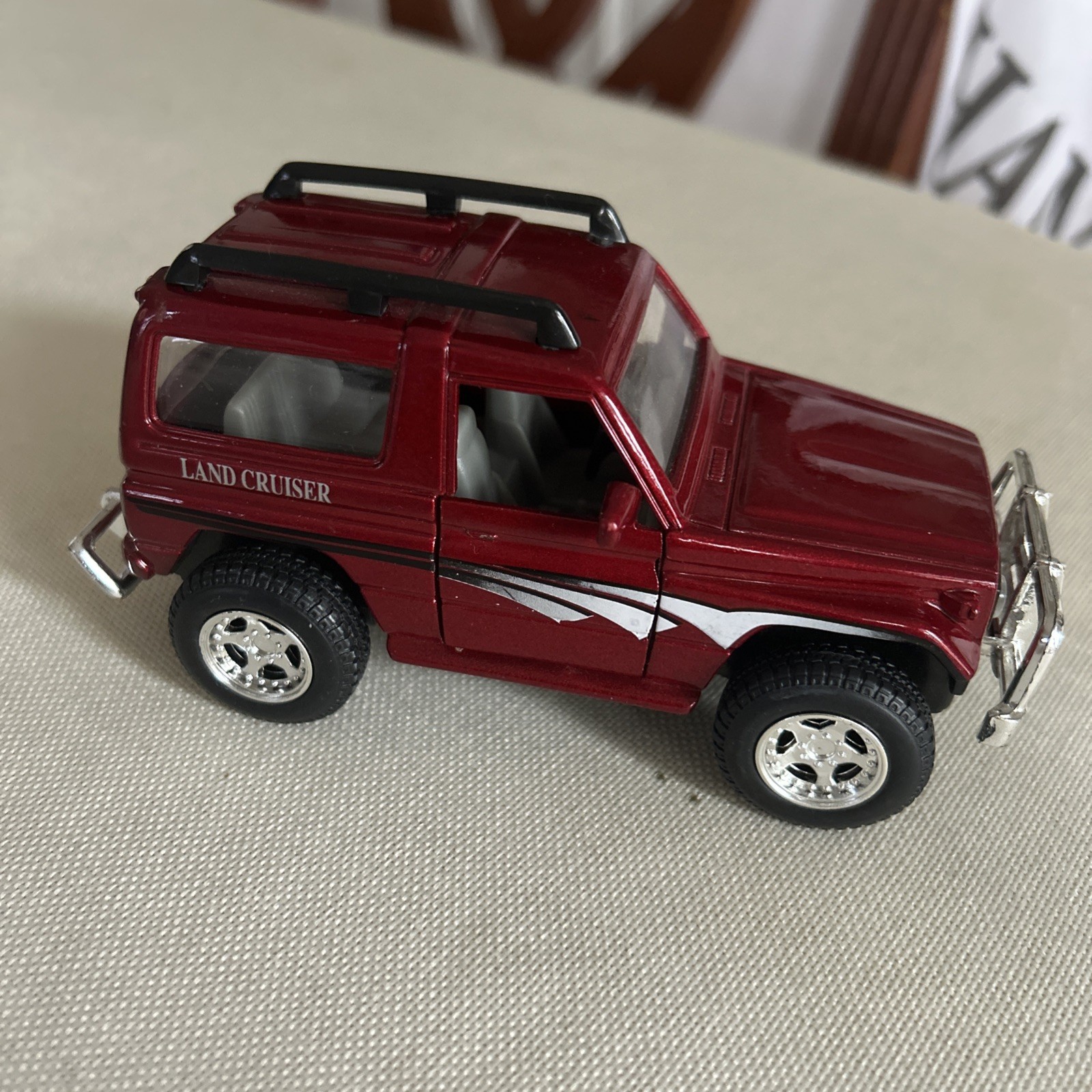 Toyota Land Cruiser Red DP5010 Diecast Model