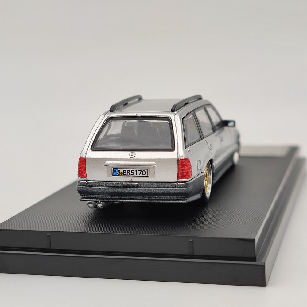 1/64 Mortal Mercedes-Benz S124 Travel Edition Diecast Toy Models Collection Gift