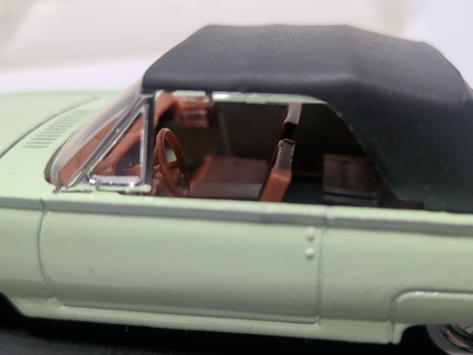 ✨VINTAGE✨ Solido Age d’or #4505 1961 Ford T-Bird in Display Case 1/43 Scale