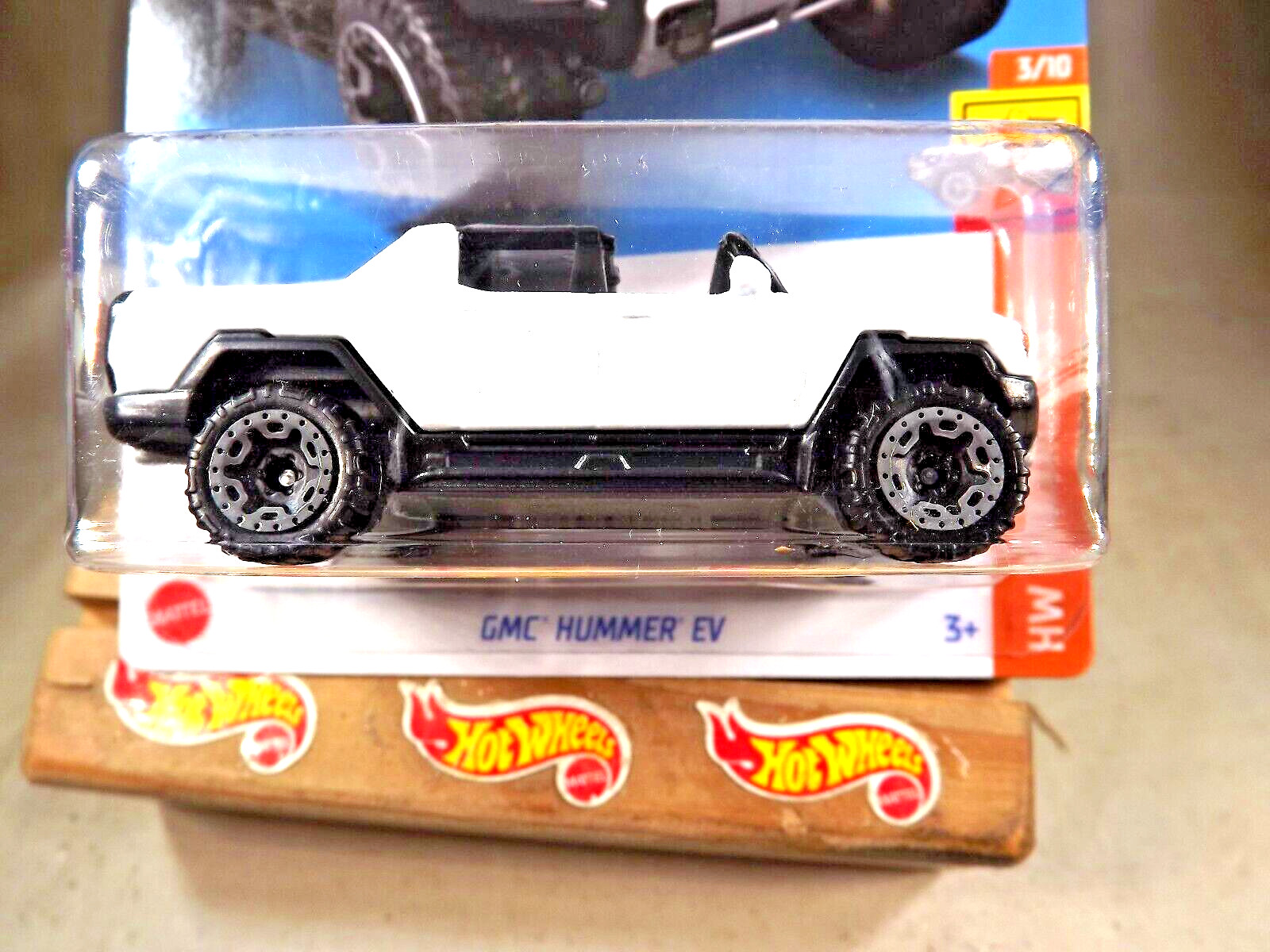 2023 Hot Wheels #116 HW Hot Trucks 3/10 GMC HUMMER EV White Gray Beadloc Sp Rims