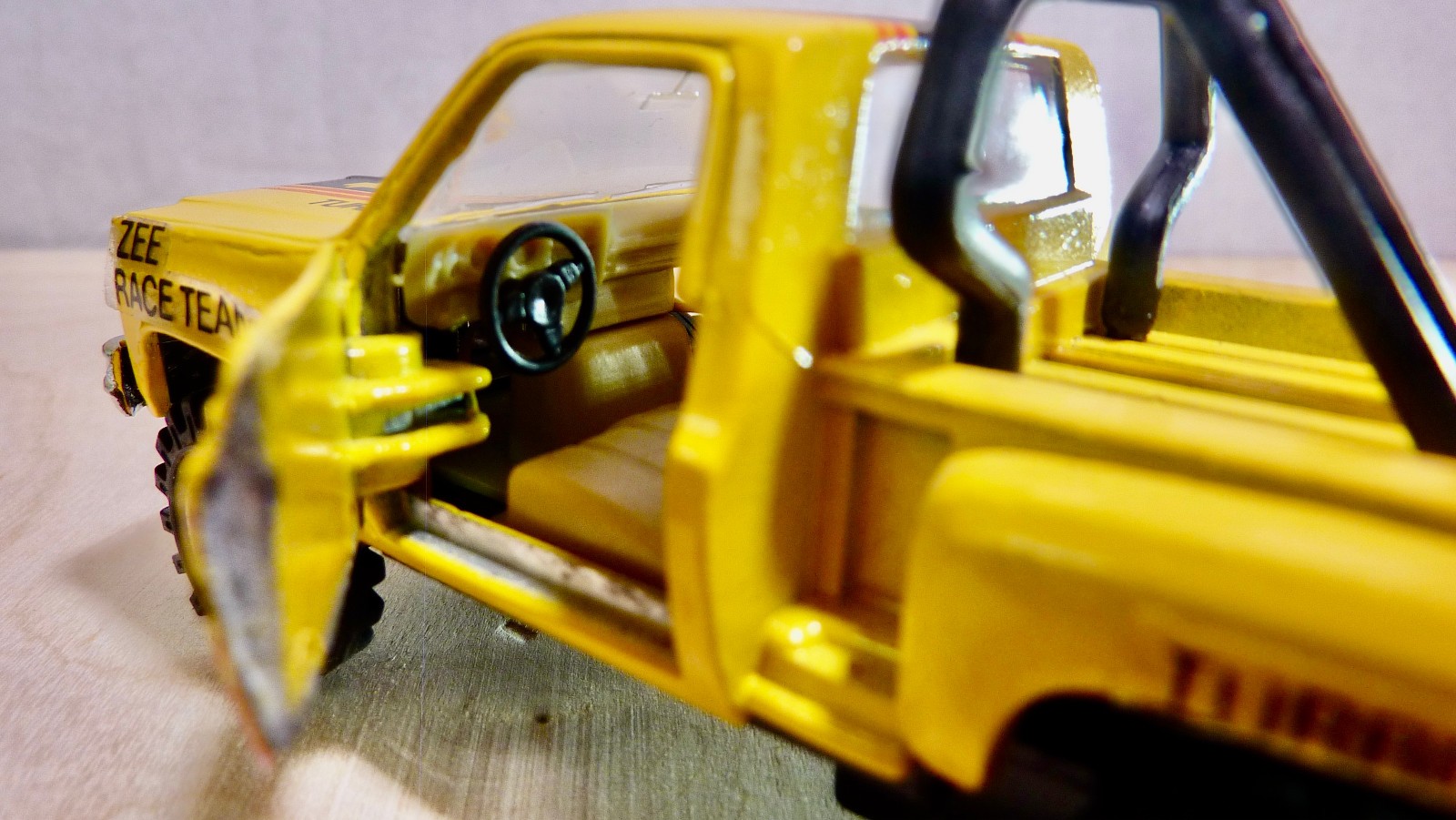 ZEE RACE TEAM CHEVY 4×4 DIECAST TRUCK w/ PULLBACK ACTION – 4 ½” LONG