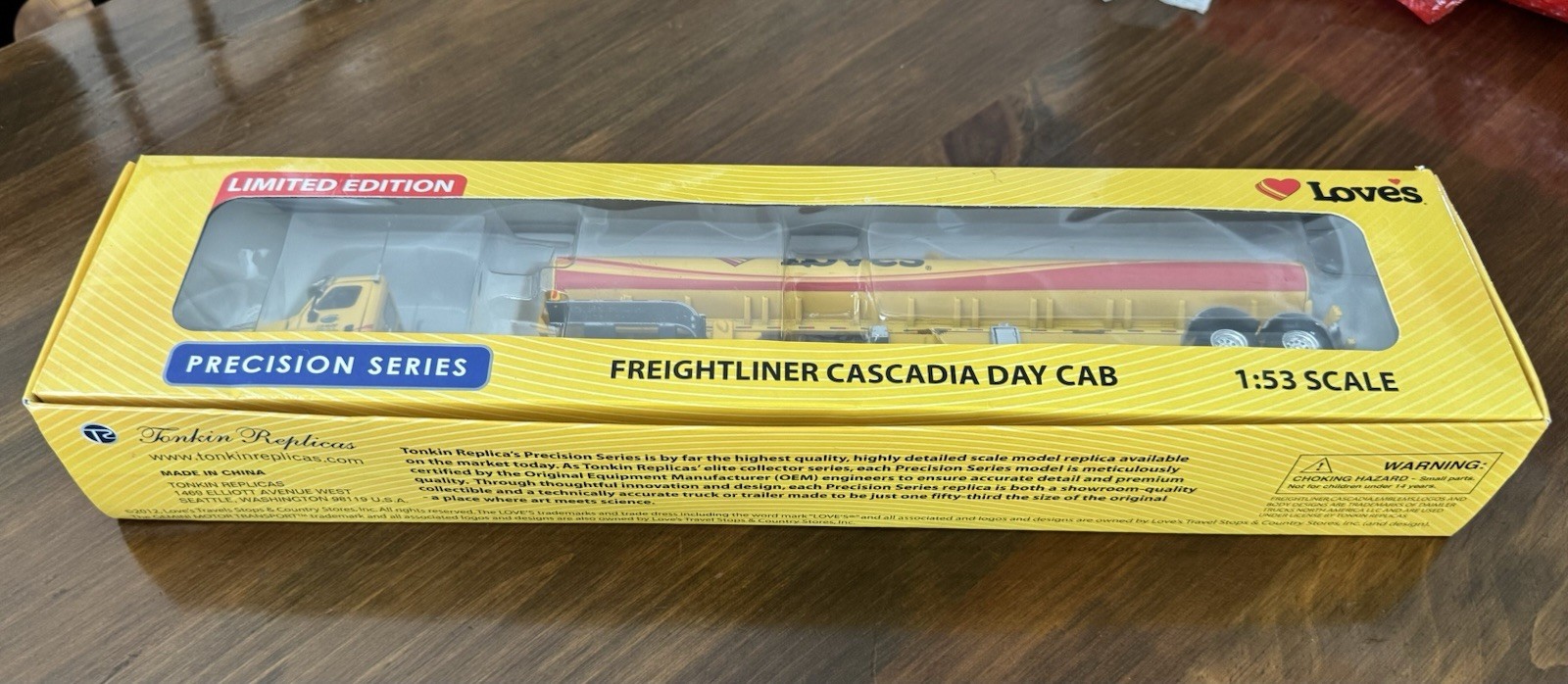 Tonkin 1/53 Loves Freightliner Cascadia Day Cab Fuel Tanker Semi Limited Edition