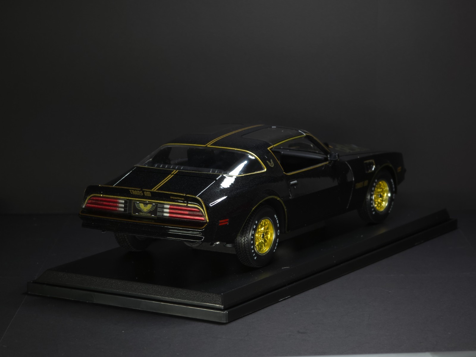 Pontiac Firebird Trans Am 1:18 Maisto Exclusive Style Special Edition – Black