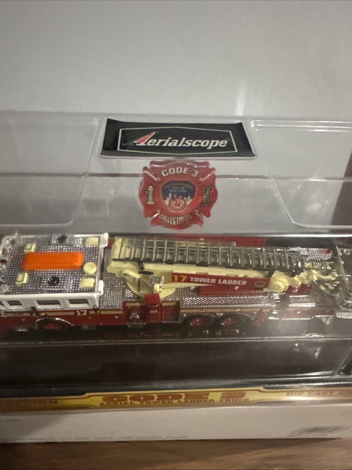 Code 3 Collectibles FDNY Aerialscope Tower Ladder 124 #12735 1/64 Fire Truck New