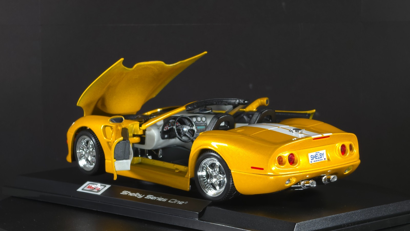 Shelby Series one 1:18 Maisto Exclusive Style Special Edition – Yellow