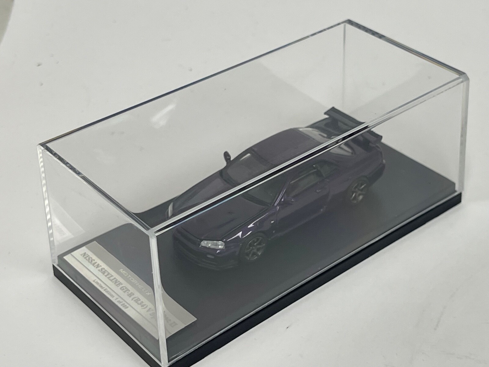 1/64 Motorhelix Nissan Skyline GT-R R34 V Spec II in Purple lmtd 599 pcs 64-002
