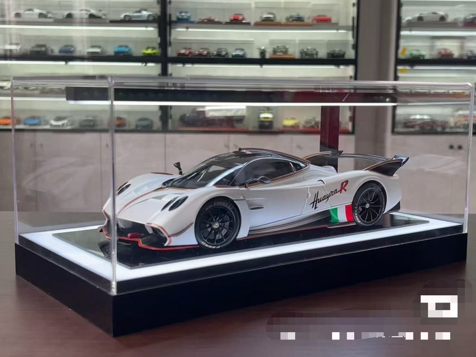 High Grade Real Carbon LED Display Case Chocolate Tone Box for Auto & Motorcycle