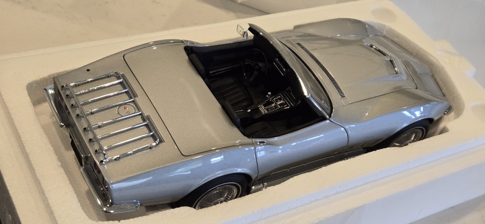 **READ** RARE 1/18 Autoart 1969 Chevrolet Corvette Cortez Silver Diecast