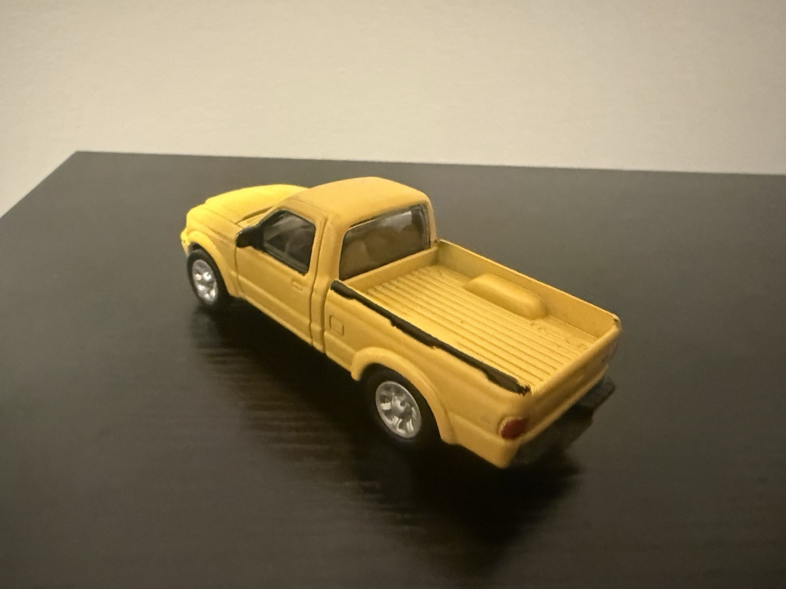 MOTOR MAX AMERICAN GRAFFITI 2001 FORD RANGER YELLOW 1:43 NEAR MINT – RARE