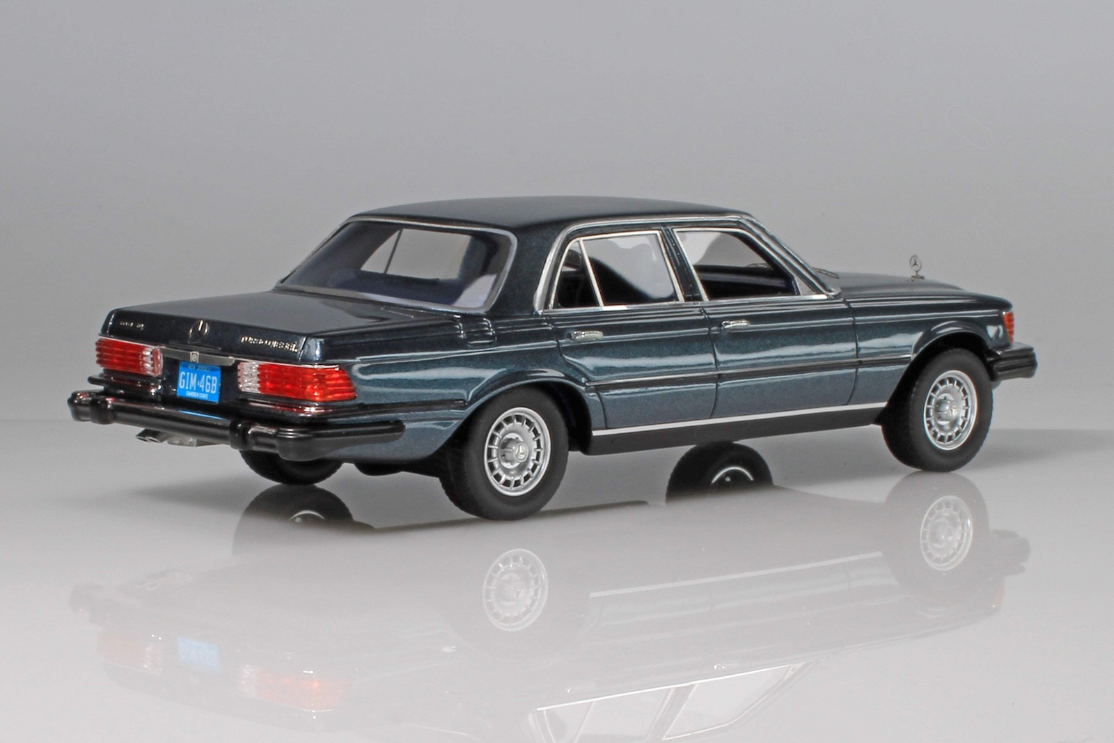 1978 Mercedes-Benz 300SD Turbo Diesel W116 US Version 1:43 Matrix Scale Models M