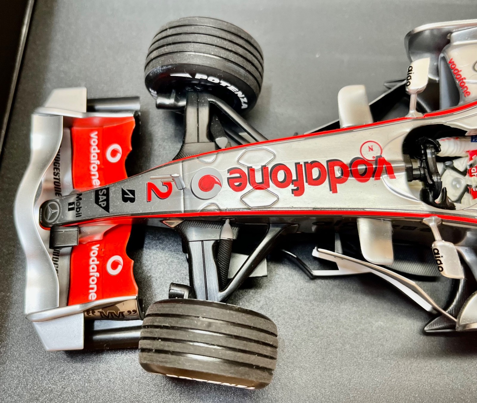Minichamps 1:18 Scale F1 Vodafone McLaren Mercedes MP4-22 L Hamilton Model Boxed