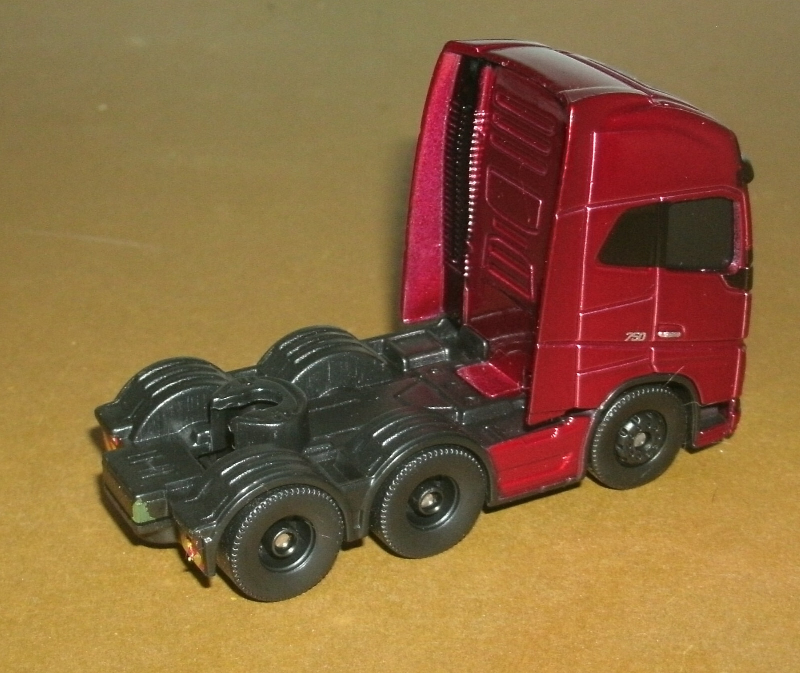 1/87 HO Scale Volvo FH16 750 COE Tractor Unit Diecast Truck Replica – Maisto