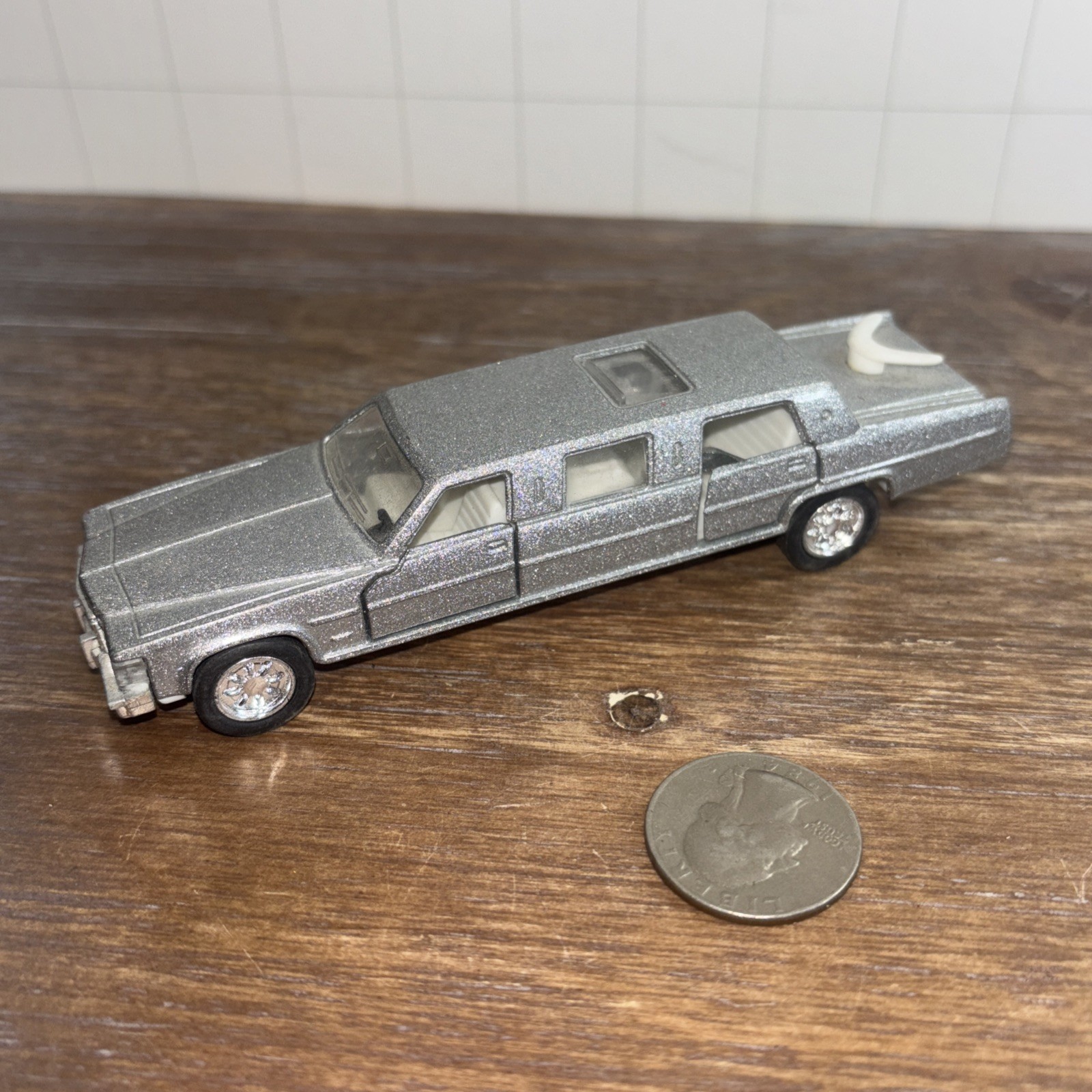 Kintoy Stretch Limousine Limo Silver Diecast 5” Toy Pull Back Works
