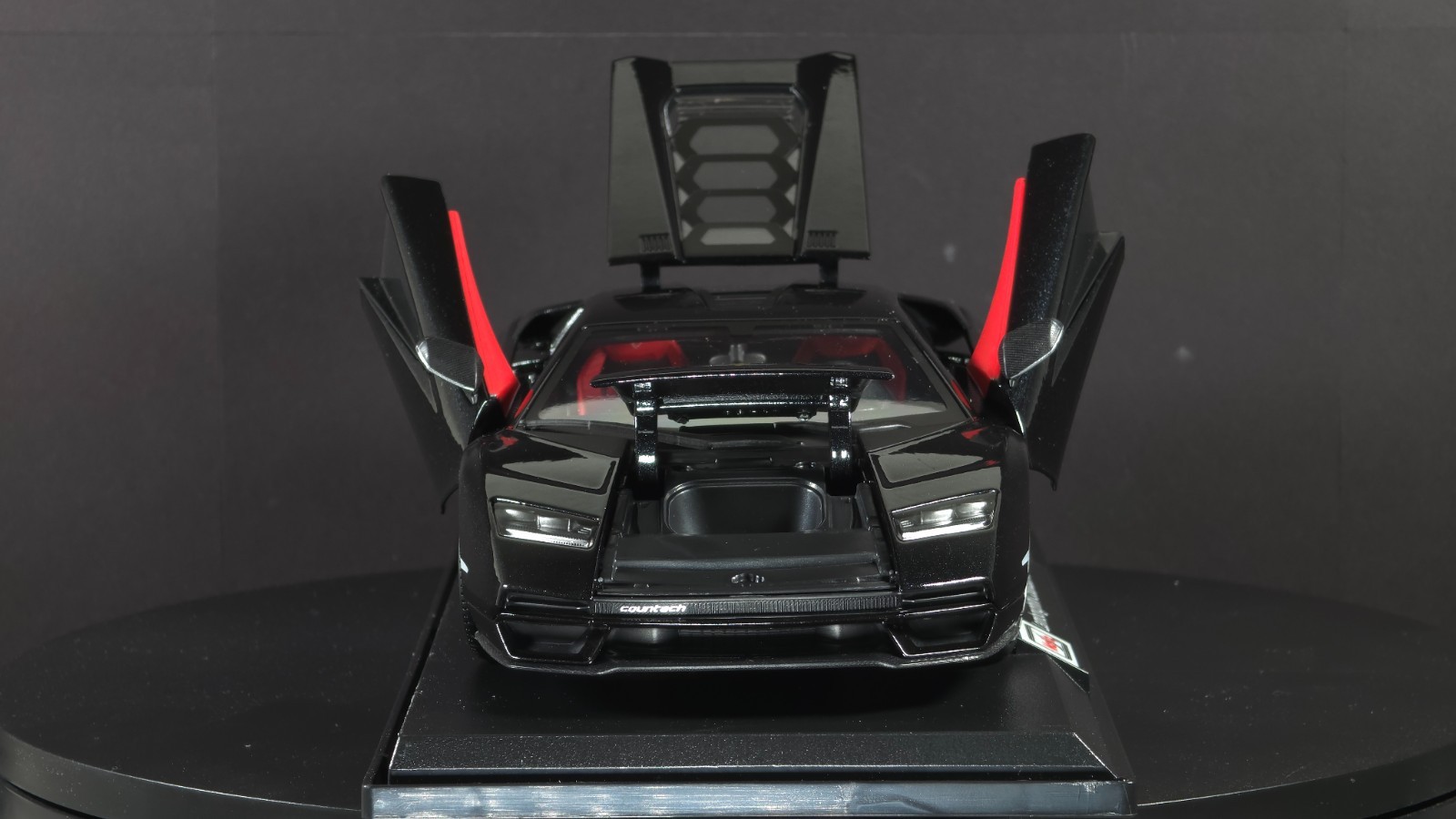 Lamborghini Countach LPI 800-4 1:18 Maisto Exclusive Style Special Edition Black