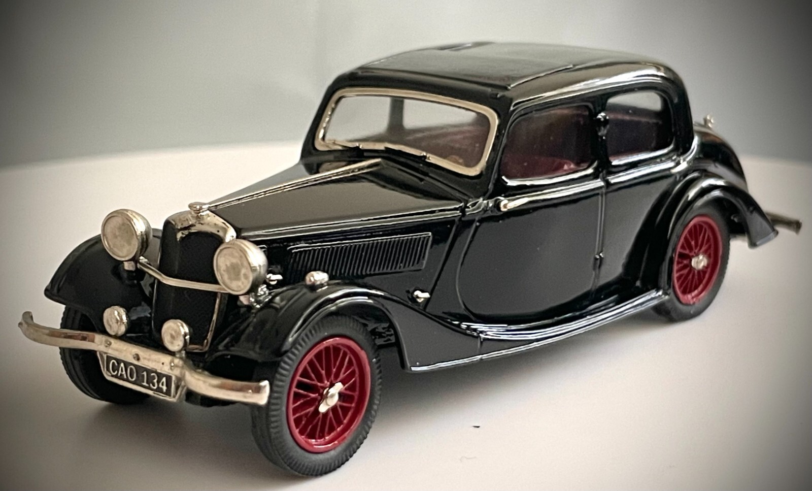 Lansdowne LDM 74a – 1937 Riley 12/4 Continental Touring Sedan (Black)