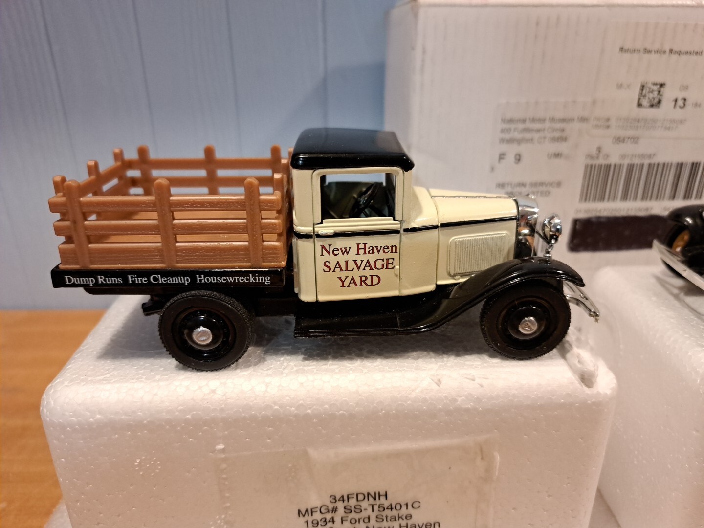 1934 Ford Stake Fence Truck & 1932 Chevy Pickup 1/32 National Motor Diecast Mod