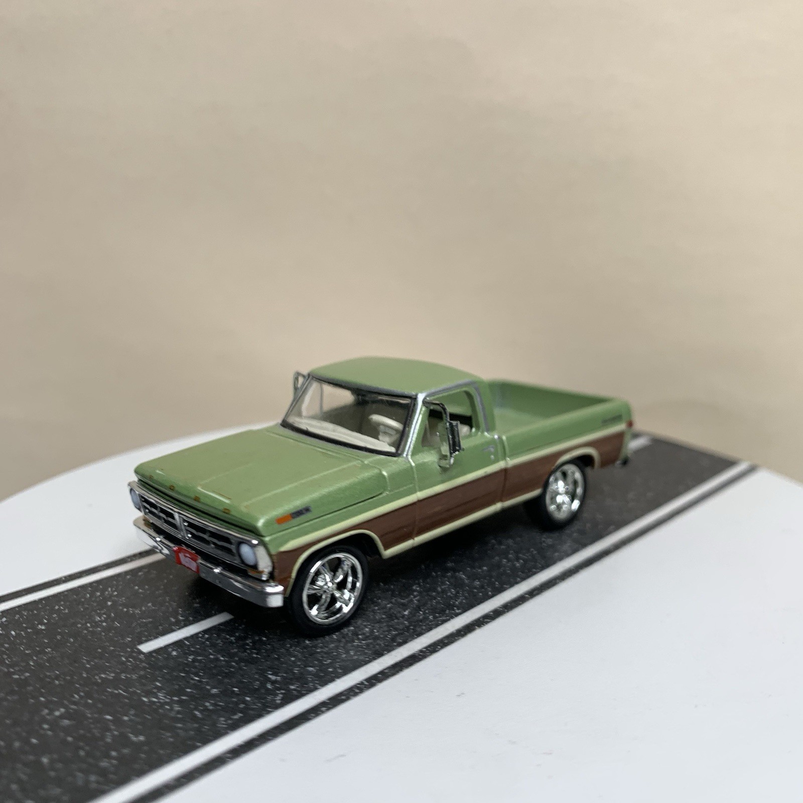 Greenlight 1972 Ford F-100 Pickup Truck Green w/Wood Panel Detail 1:64 NM