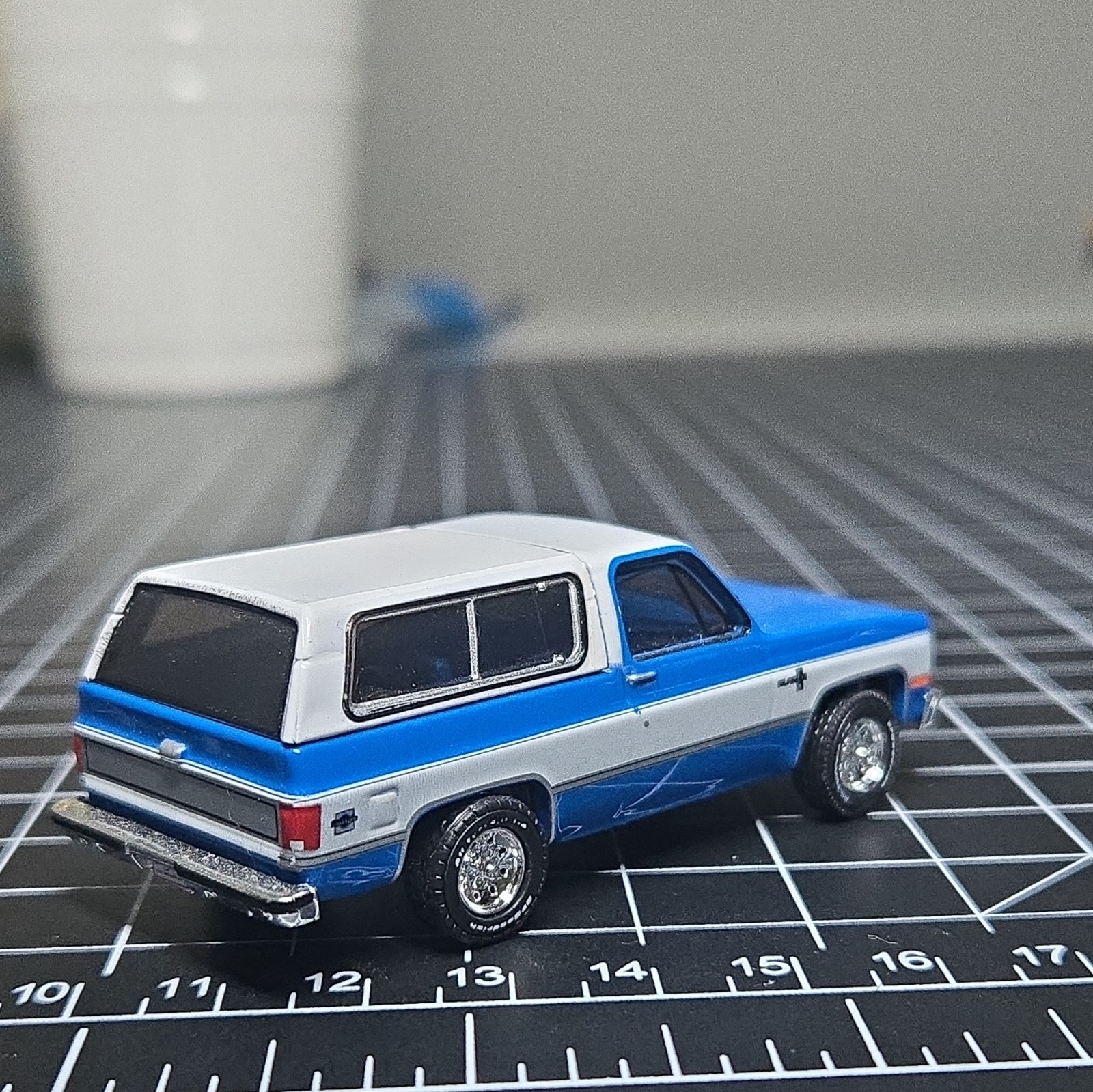 Greenlight 1/64 1984 Chevrolet K-5 Blazer Blue/White Diecast Removable Top