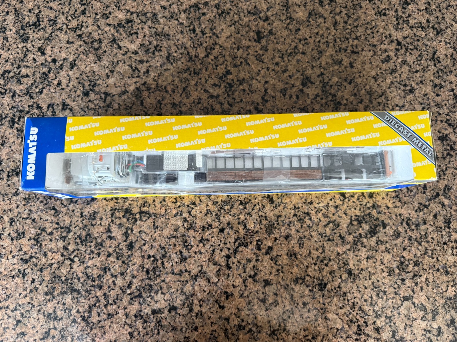 1/50 FIRST GEAR 59-3106 MACK GRANITE WITH LOW BOY KOMATSU