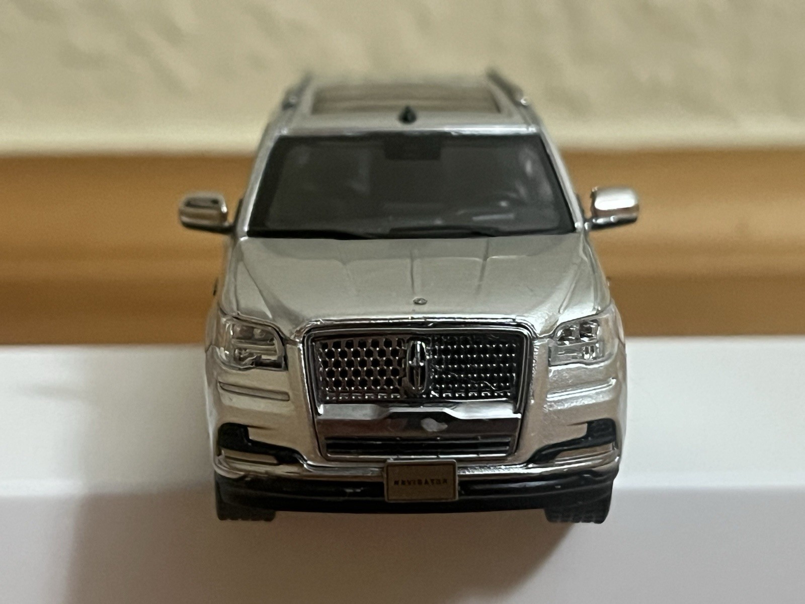 WTX 1:64 2018-2021 Lincoln Navigator L Reserve Silver W/ Folding Running Boards