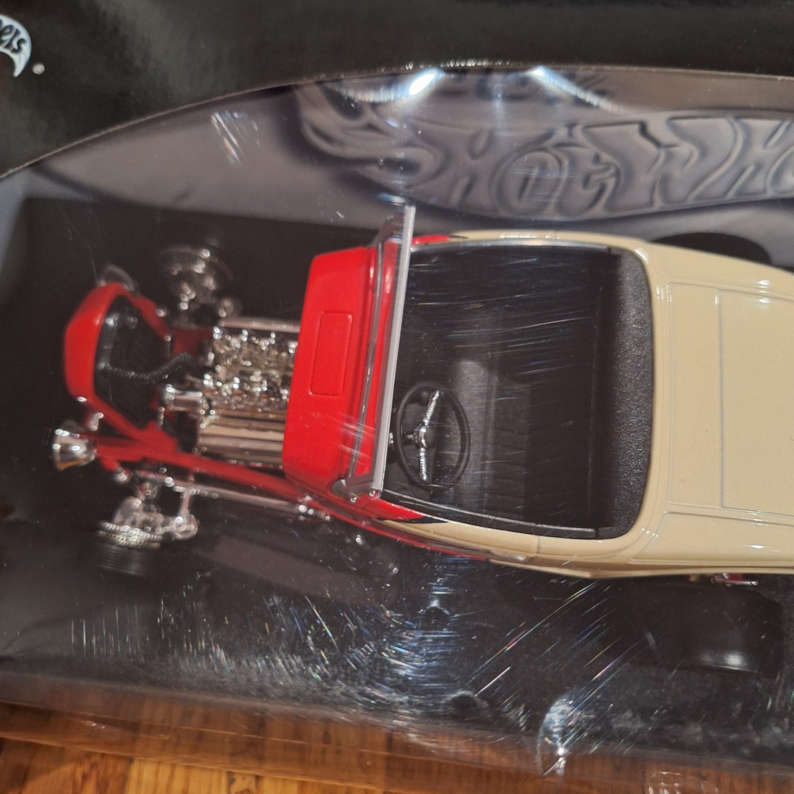 Hot Wheels 2000 1932 Ford Red & Cream with Removable Top 1:18 Scale Diecast Car
