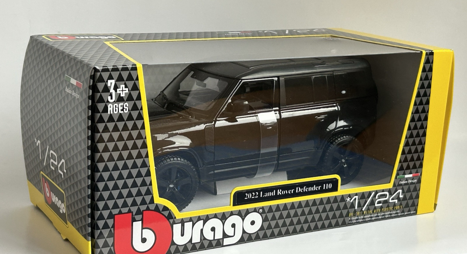 New Defender 110 4×4 (2022) Land Rover Black Colour Bburago 1/24 model #21101