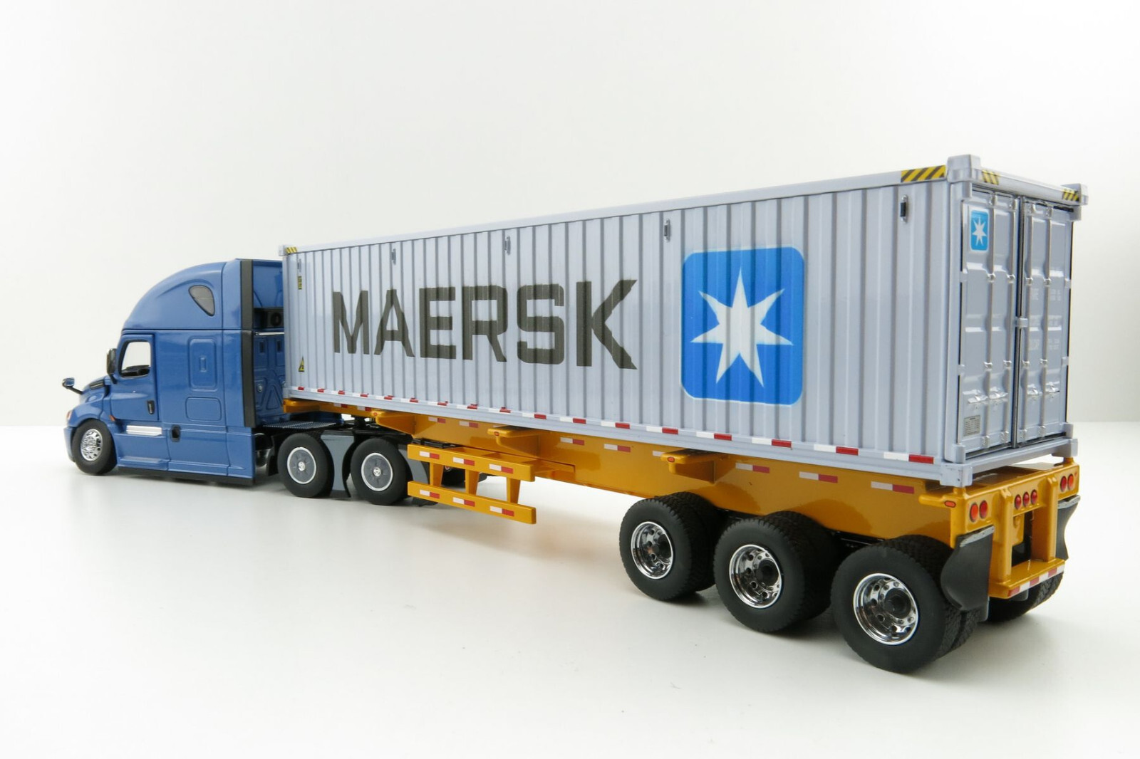 Diecast Masters 71048 Freightliner Cascadia Blue Skel 40ft Sea Container 1:50