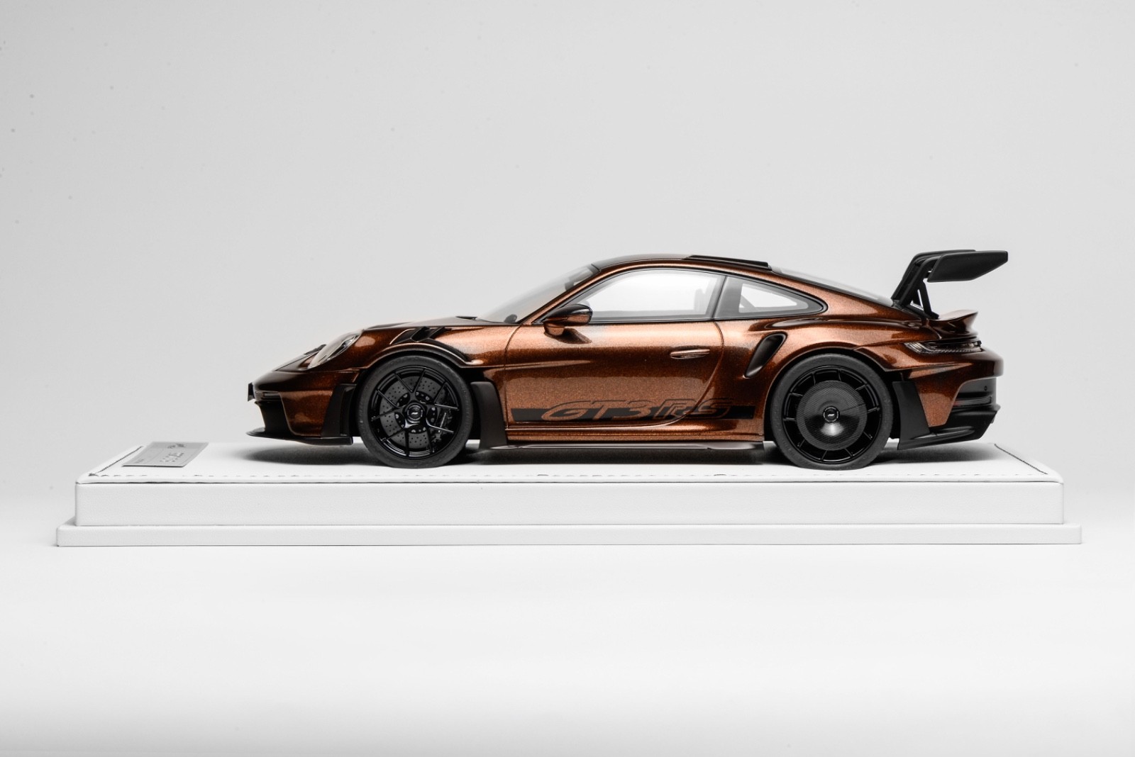 1/18 Ivy Porsche 911 GT3 RS with Luggage Rack Brown / Black Stripe 15 pcs B2