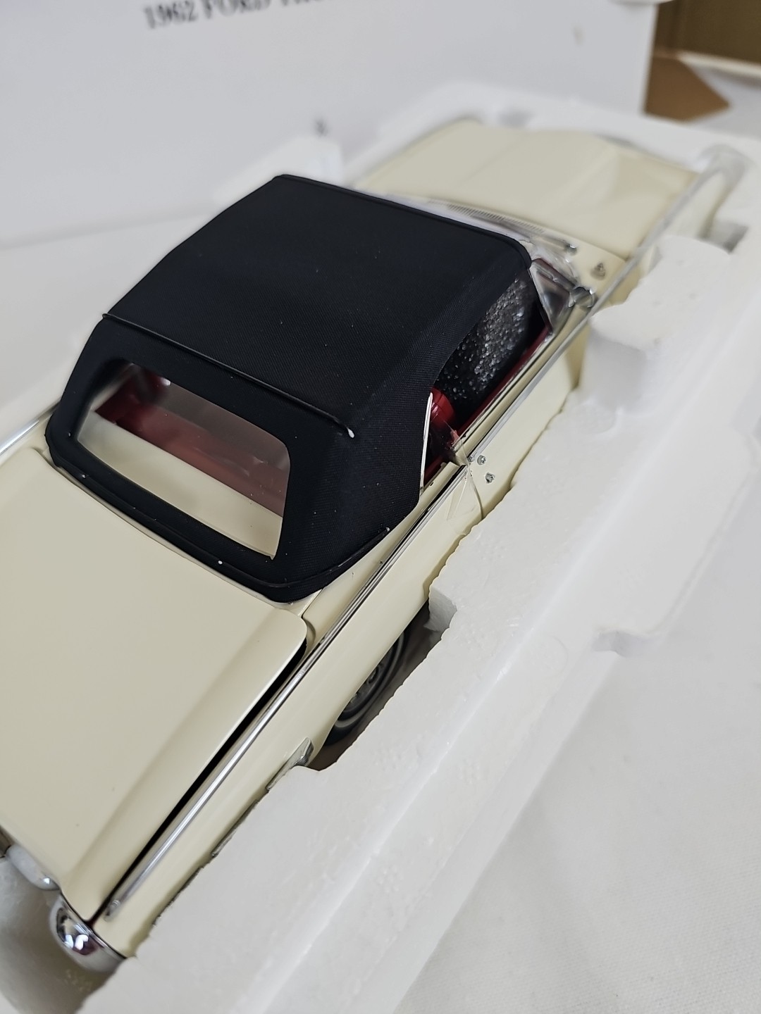 Vintage Danbury Mint 1962 Ford Thunderbird 1:24 Diecast, Removable Top