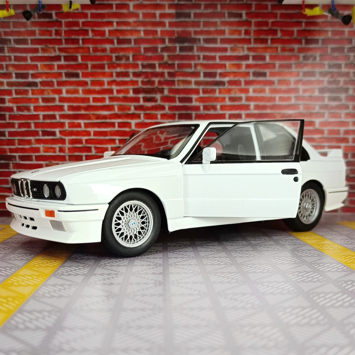 1:24 BMW M3 E30 1988 Mpower Alloy Diecast Sound & Light Car Model Toy Gift NEW