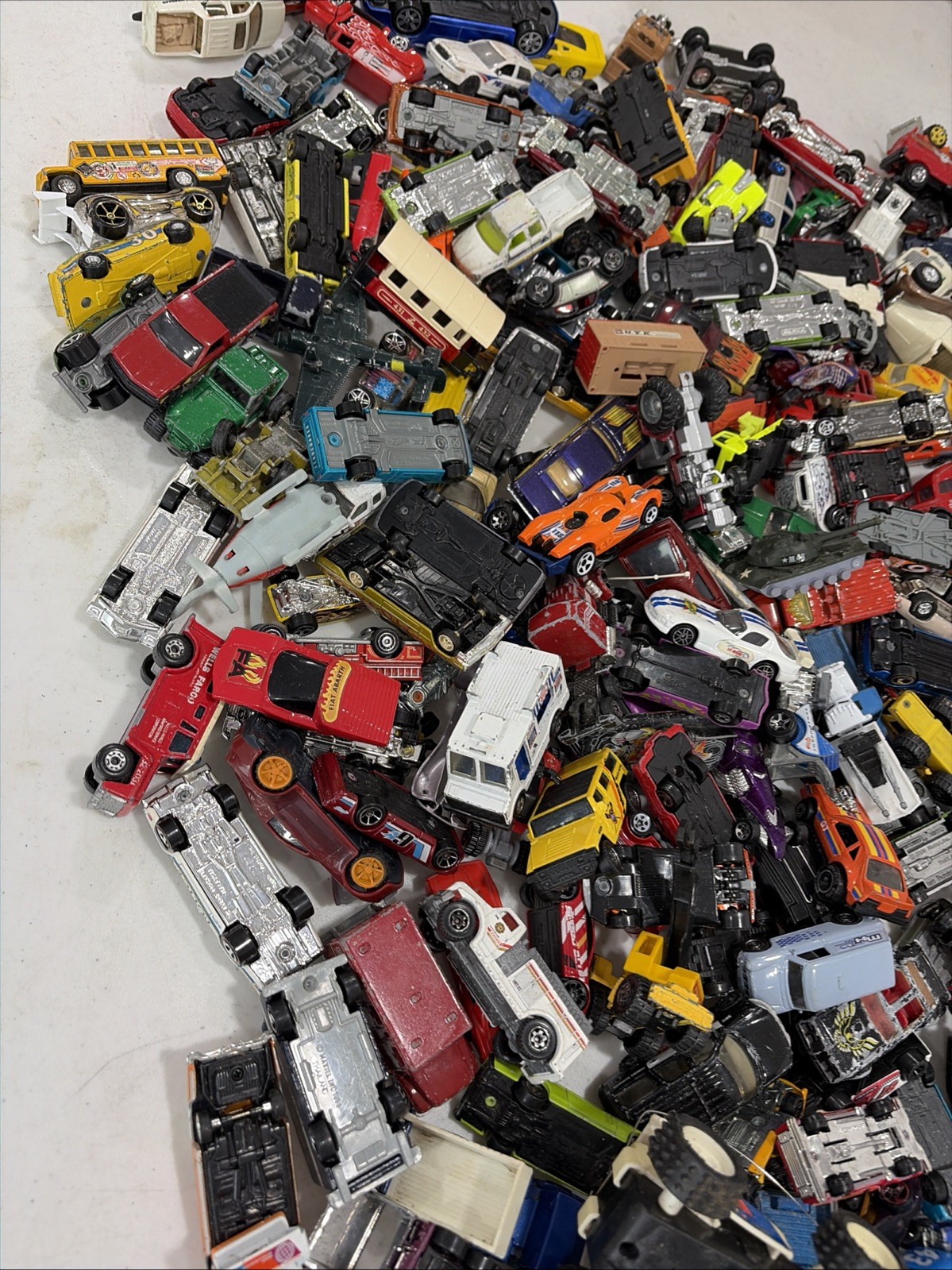 Huge Lot Hot Wheel Die Cast Cars Matchbox And Others Used – Full Box 26 Pounds