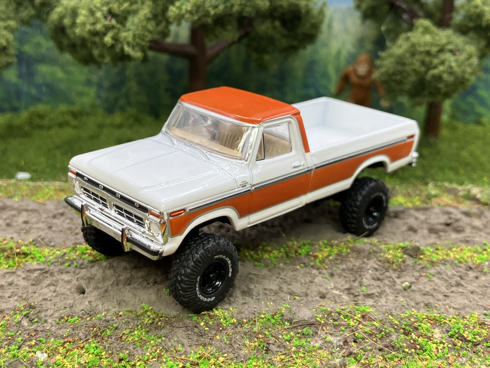 1977 Ford F-150 Ranger Explorer Lifted 4×4 Truck 1/64 Diecast Custom Greenlight