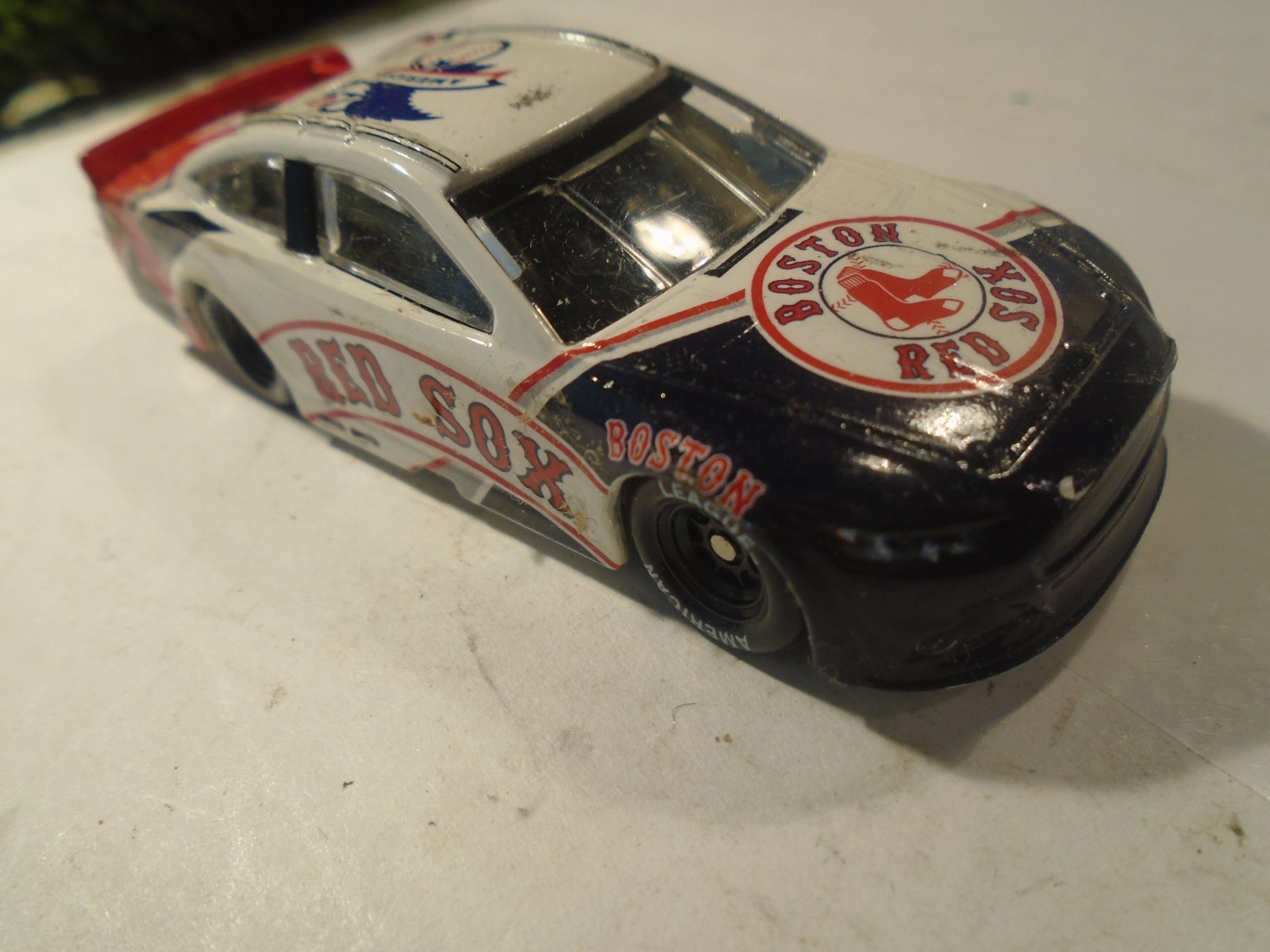 LIONEL/MLBP RACING 1/64 SCALE DIECAST BOSTON RED SOX CAR, EXCELLENT 1-185-1
