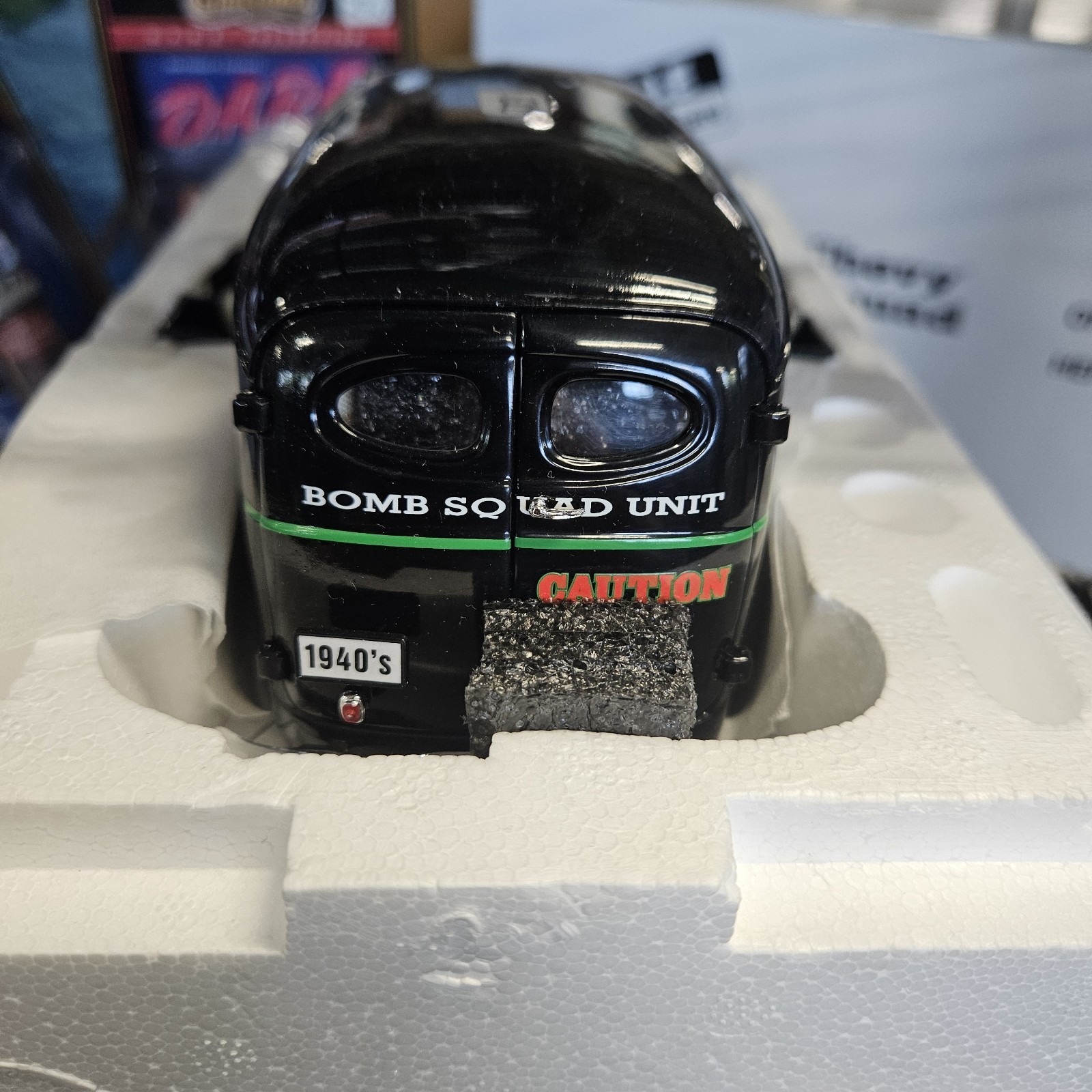 DANBURY MINT DIECAST: 1940’s CHEVY BOMB SQUAD TRUCK, 1:24.
