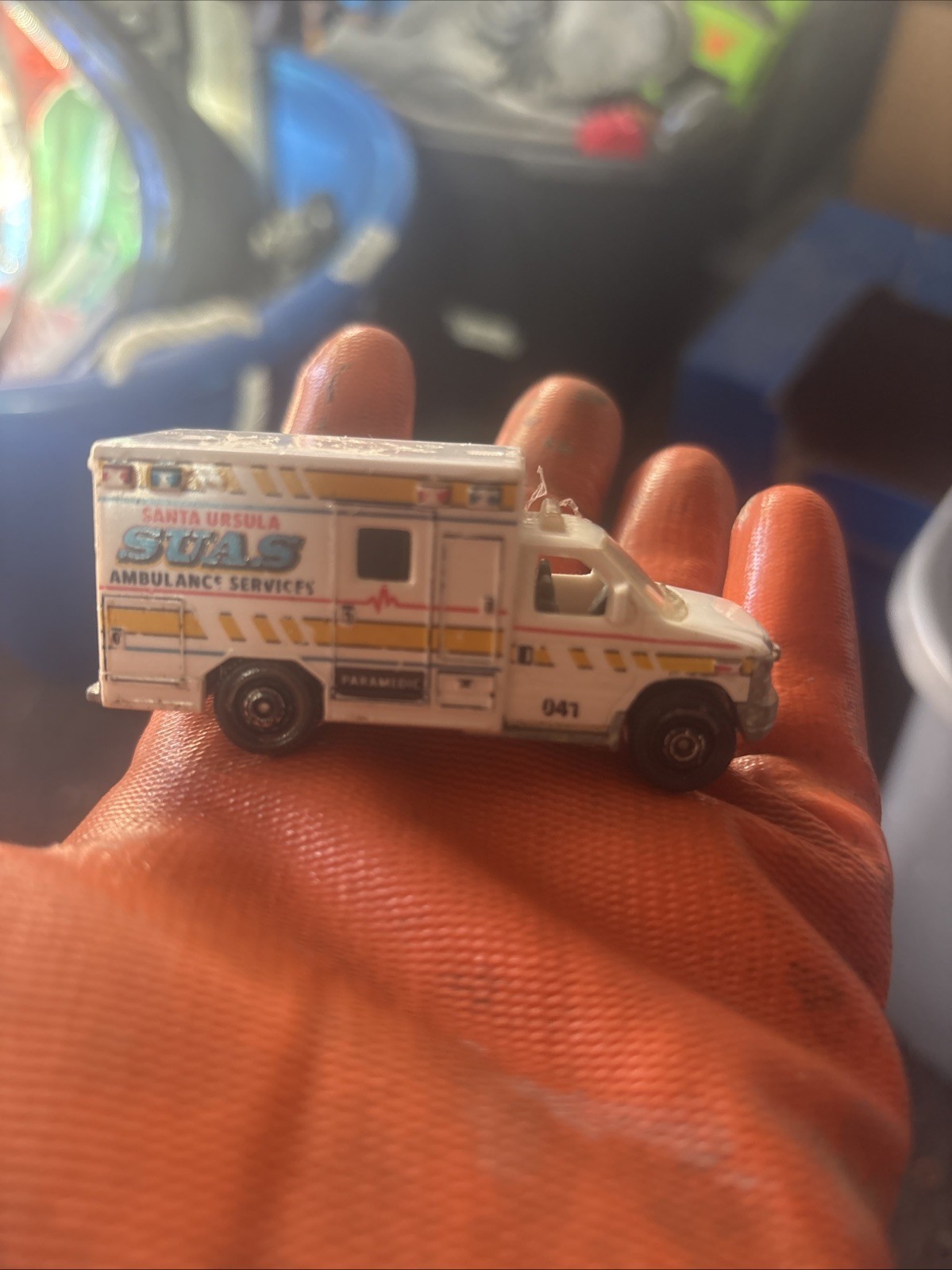 2009 Mattel Ford E-350 Ambulance Made In Thailand