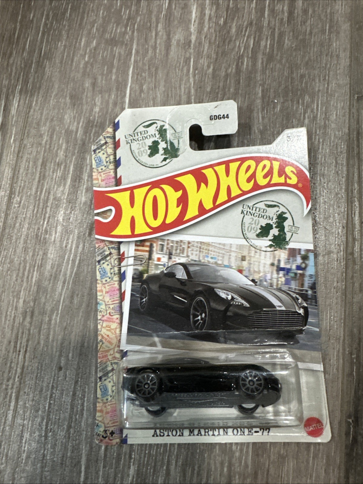 2022 Hot Wheels WORLD CLASS RACE Aston Martin One-77 (United Kingdom)3/5