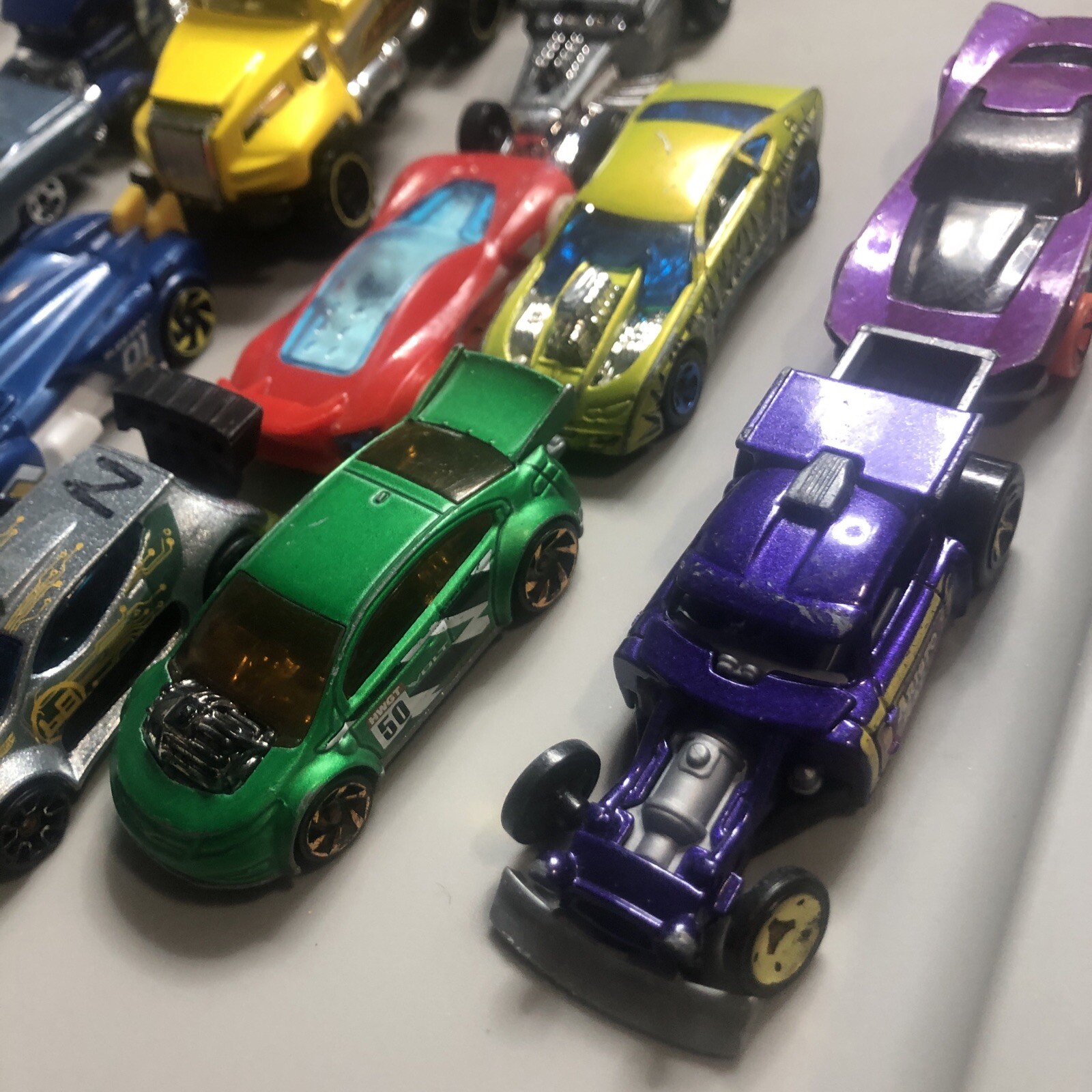Hot Wheels Lot Of 17 Mixed Please See Photos