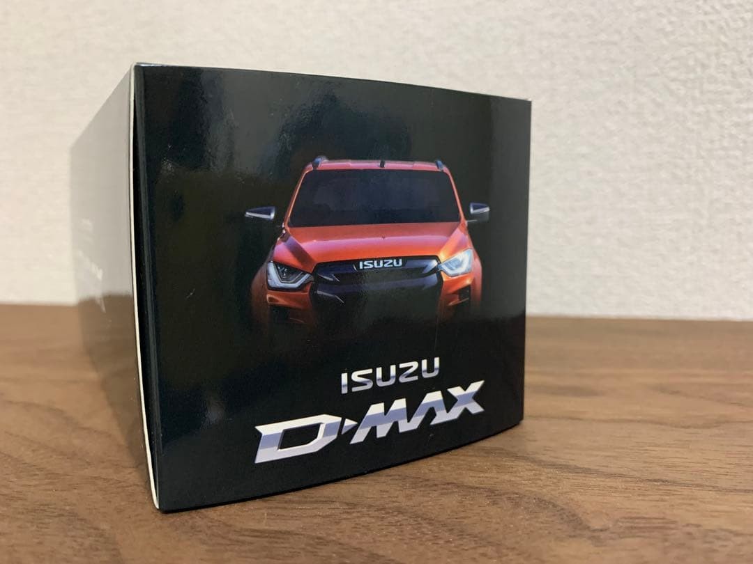 ISUZU D-MAX 1/43 Die-cast model car orange